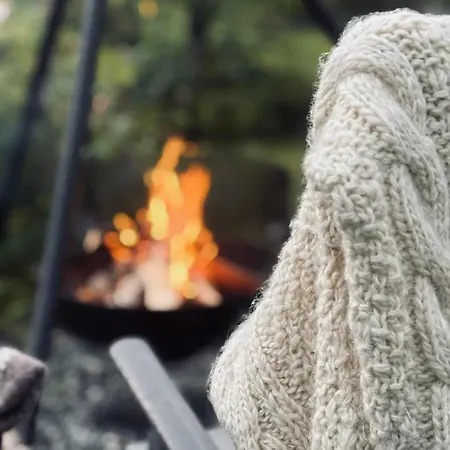 Dom wakacyjny Cozy Glamping By The River With Sauna Valldal
