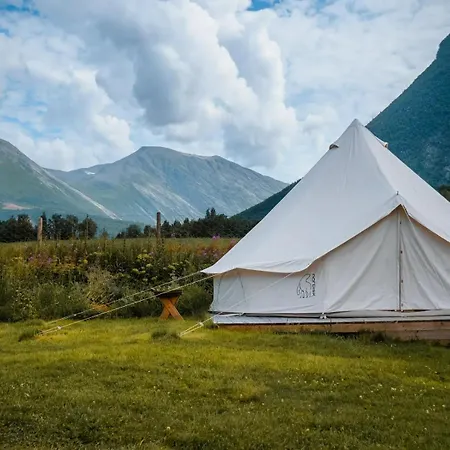 Dom wakacyjny Cozy Glamping By The River With Sauna